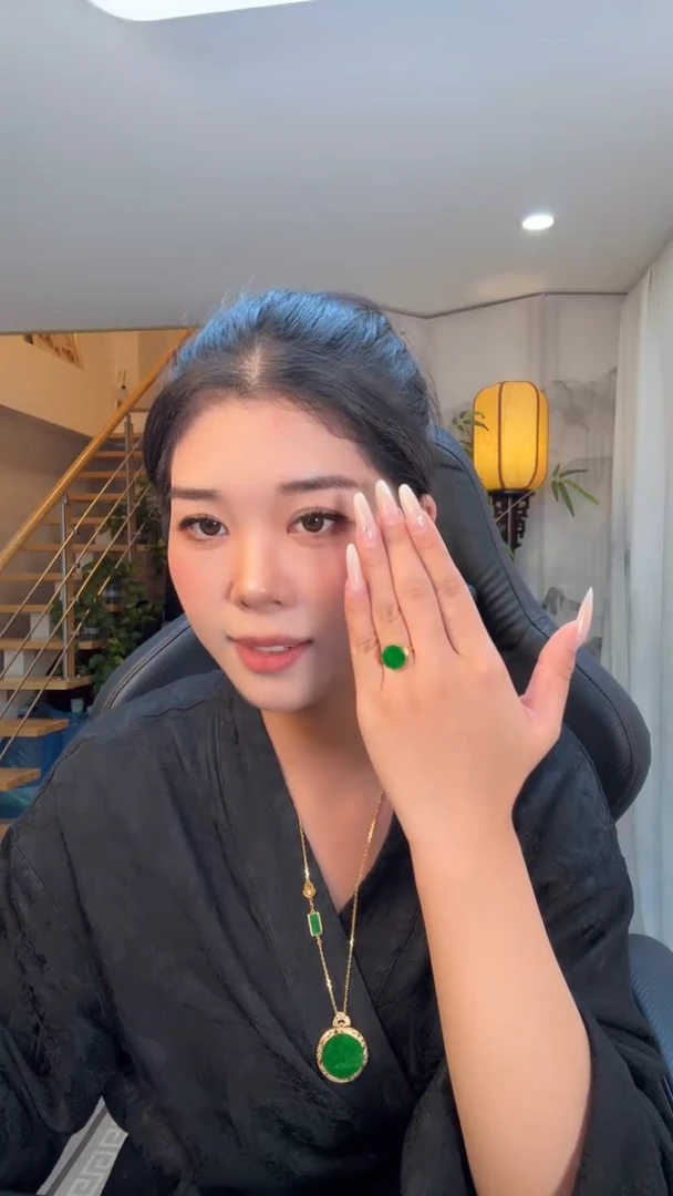 18K金镶嵌戒指翡翠天然缅甸A货翡翠戒指