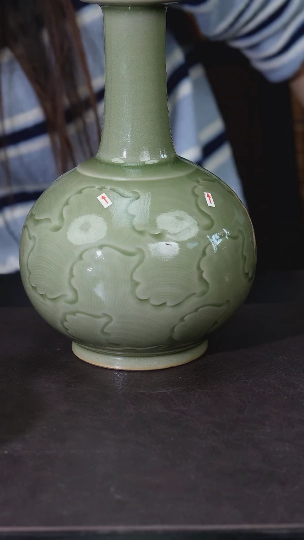 【闪购商品】其他海水纹饰长脖子花器