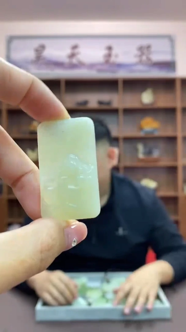 【闪购商品】岫玉吊坠未镶嵌吊坠佛公