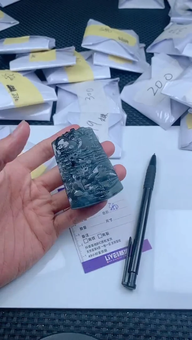 翡翠未镶嵌颈饰