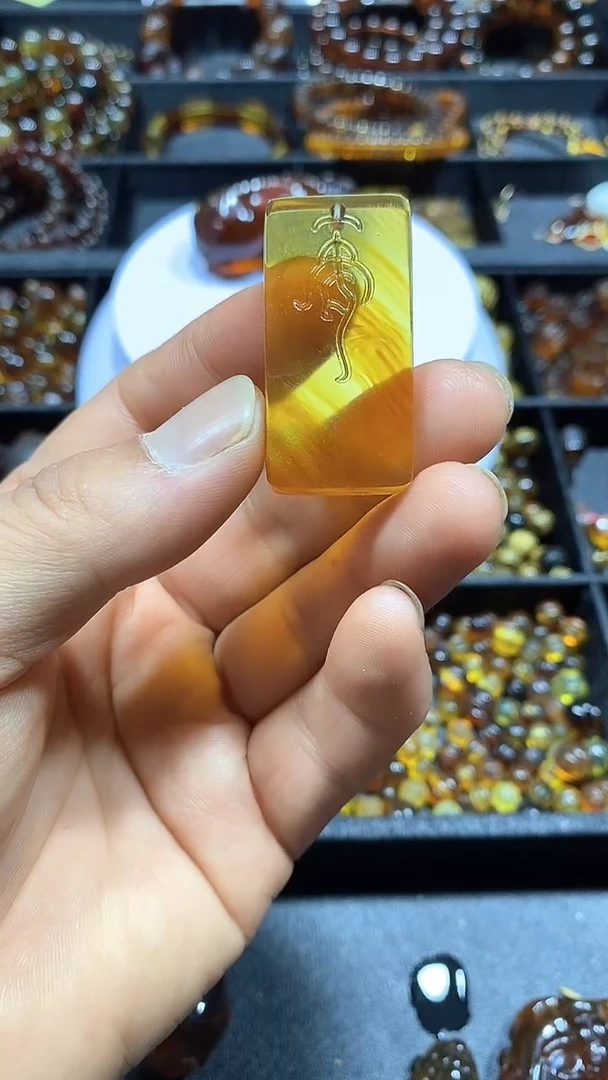 绿珀颈饰未镶嵌天然缅甸琥珀