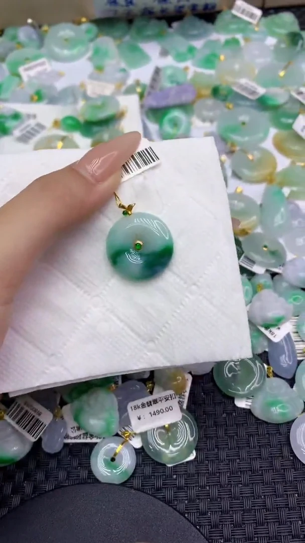 翡翠18K金镶嵌颈饰11111111
