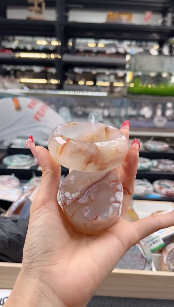 未镶嵌手镯石英质玉六*六圈口（赠品镯心）
