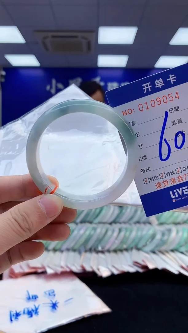 翡翠手镯未镶嵌4天然翡翠默认有瑕完美主义者勿拍