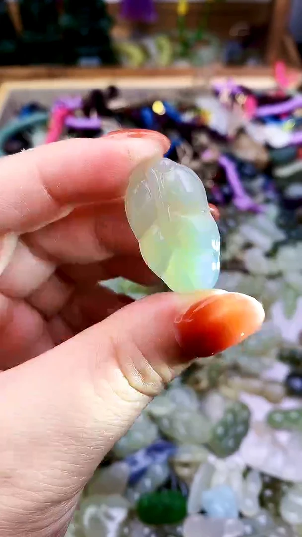 和田玉未镶嵌颈饰吊坠