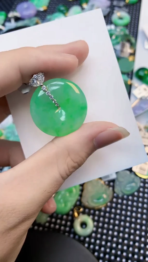 翡翠未镶嵌吊坠(不含链)1