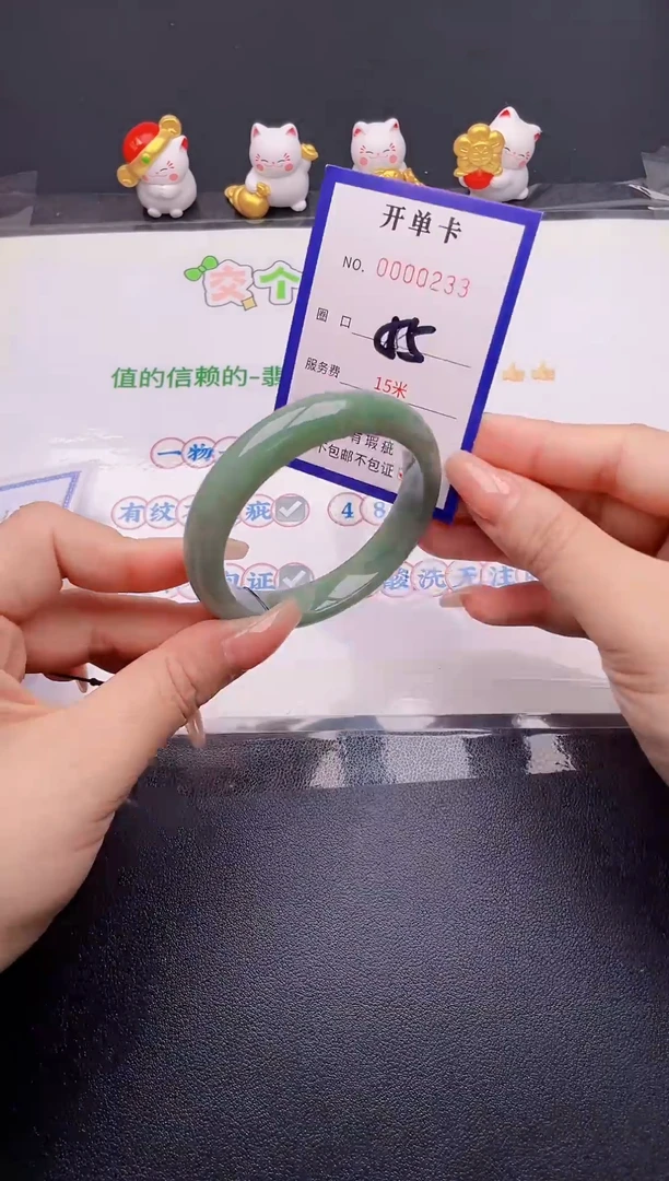 翡翠手镯未镶嵌翡翠手镯未镶嵌