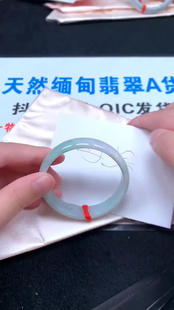 未镶嵌手镯翡翠.