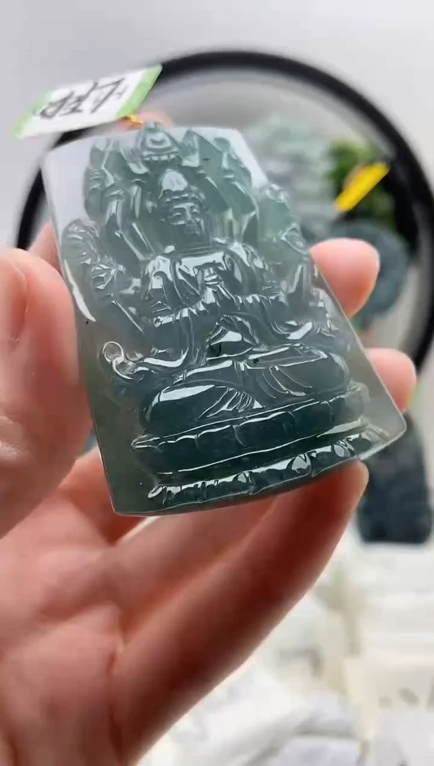 翡翠未镶嵌颈饰千手观音