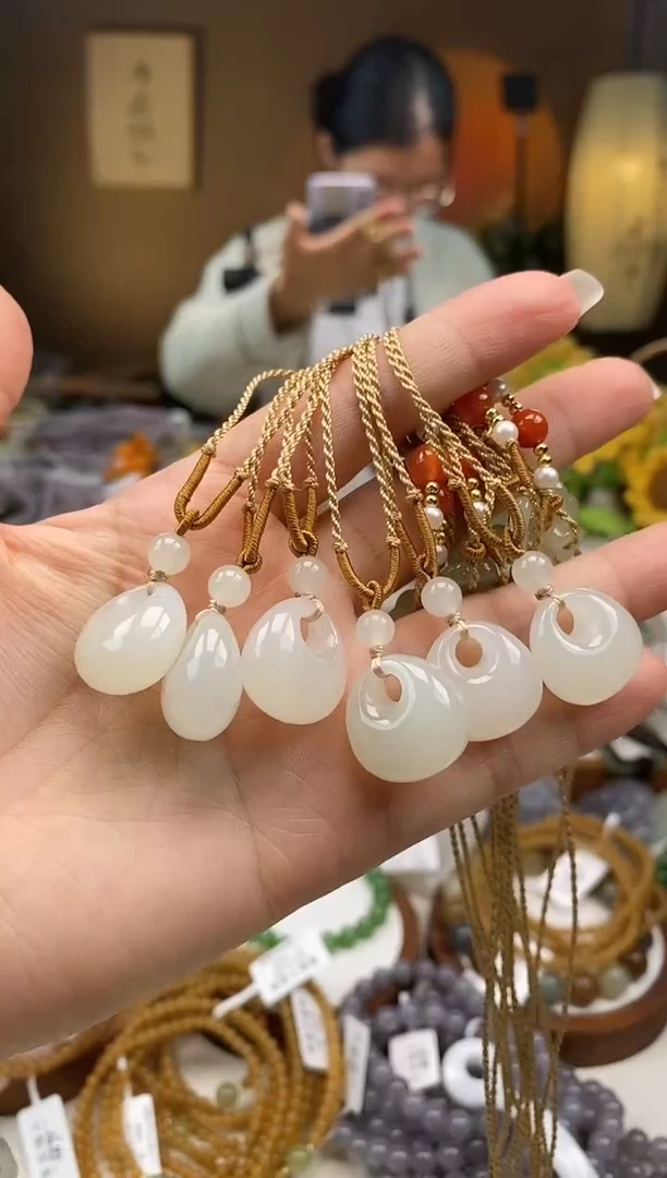 颈饰未镶嵌和田玉18左右小福袋多样性发一