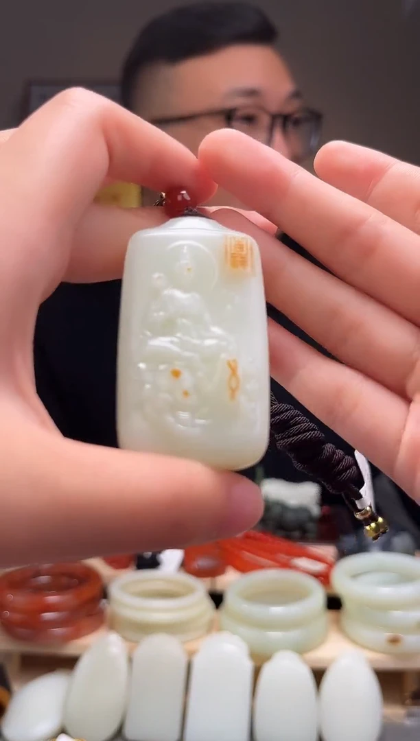 颈饰未镶嵌和田玉吊坠