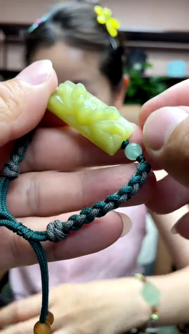 岫玉未镶嵌吊坠·