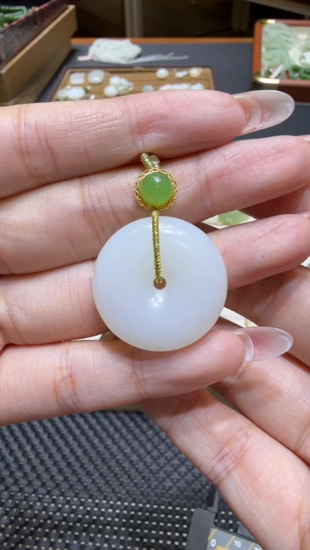 颈饰未镶嵌和田玉挂件