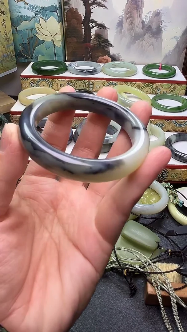 未镶嵌手镯和田玉新疆且末山料青花55+