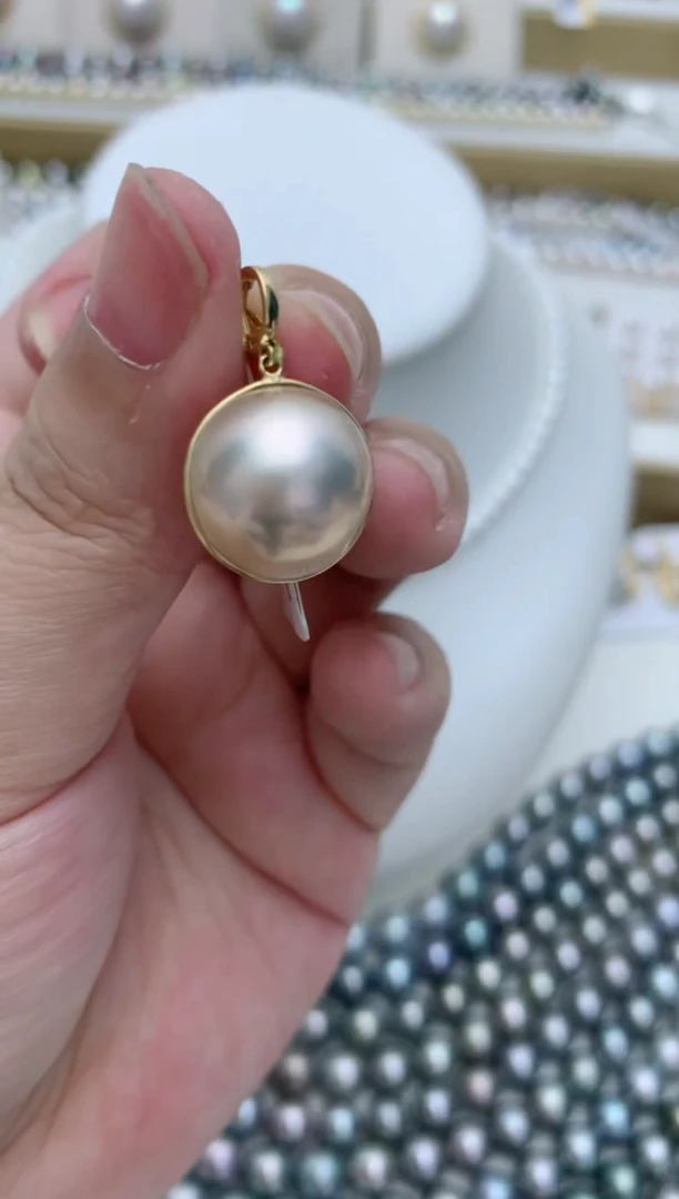 18K金镶嵌拼合珍珠（马贝珠）颈饰w43