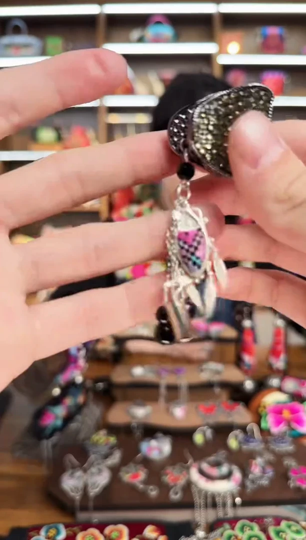 【闪购商品】织绣114蒙阿苏苗绣传承