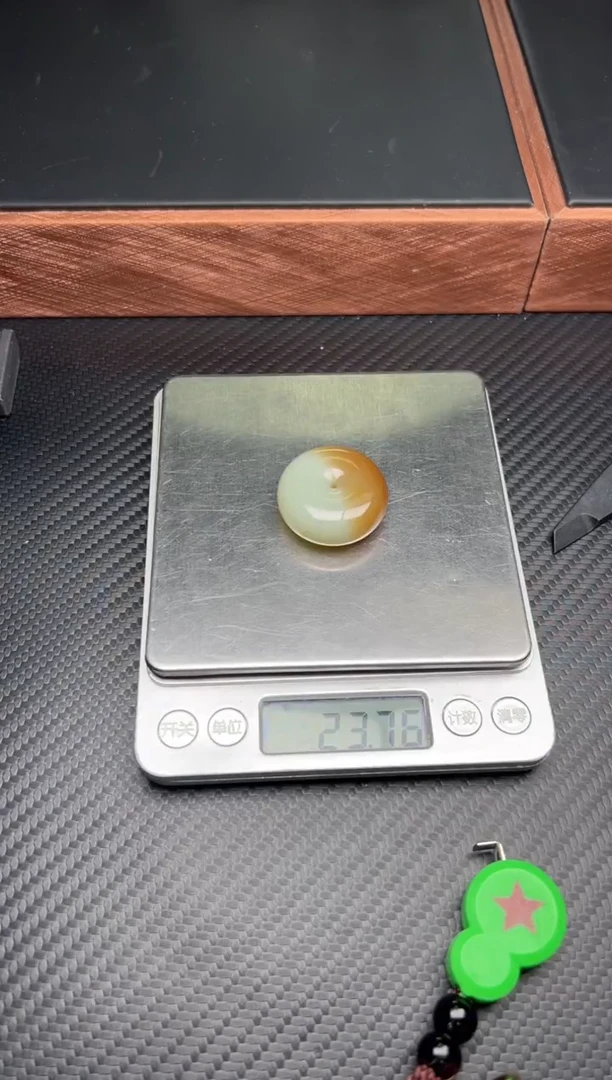 吊坠(赠链)未镶嵌和田玉若羌微色差Mm