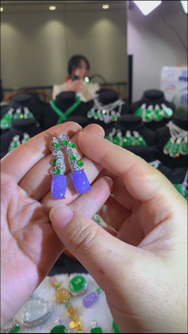 18K金镶嵌翡翠耳饰耳饰