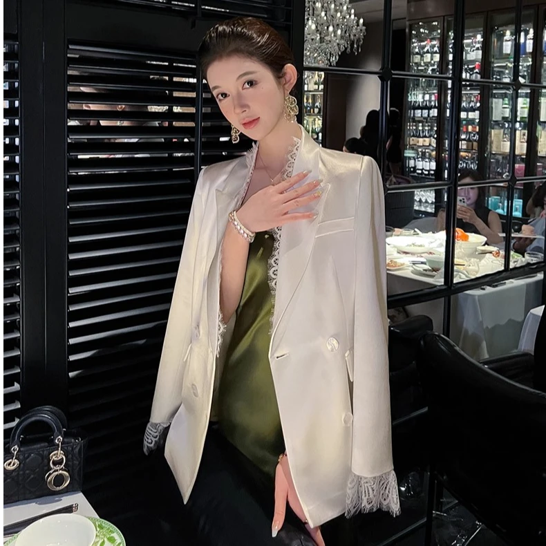 高级设计感缎面西装外套女2025秋季新款白色宽松蕾丝拼接西服上衣