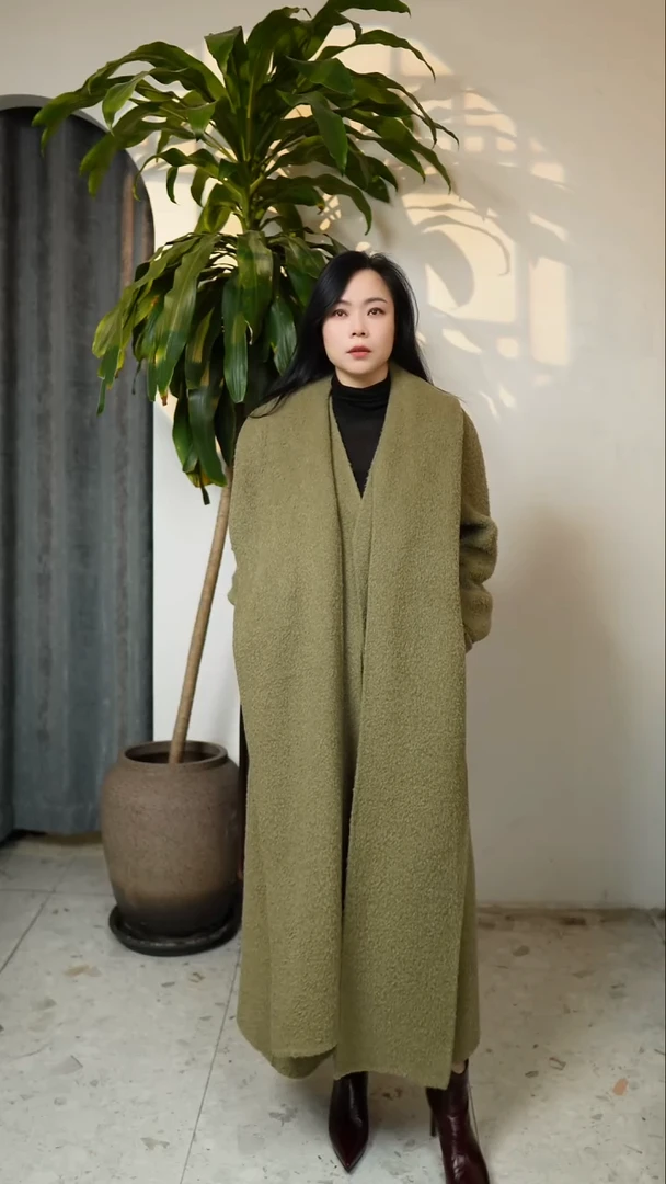 高定款上壹牌围巾帽款苏丽大衣，军绿色，M码（90-145斤）