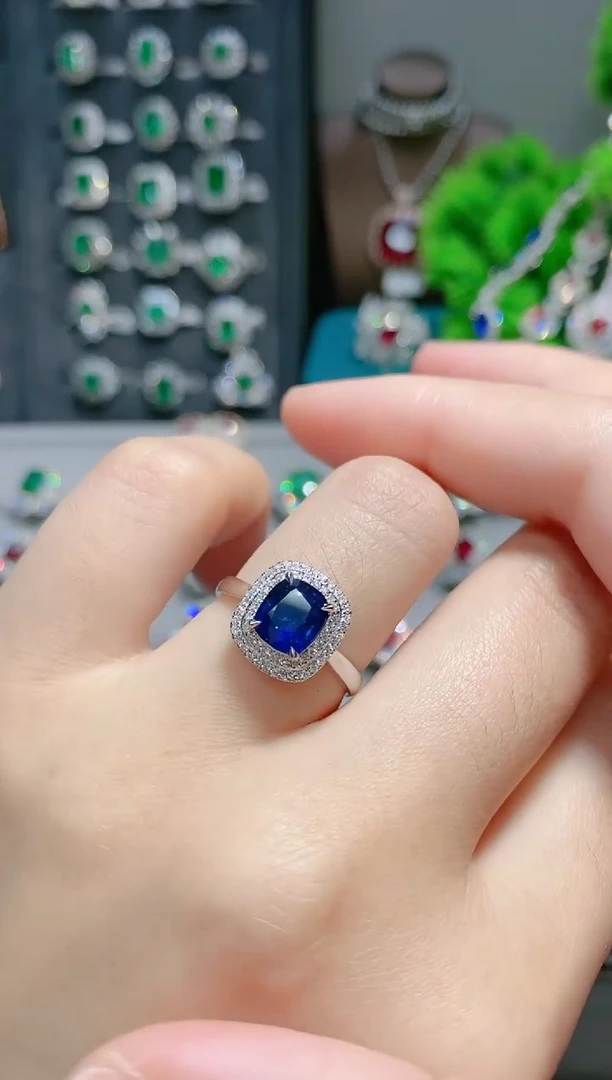 18K金戒指蓝宝石18K金镶嵌.