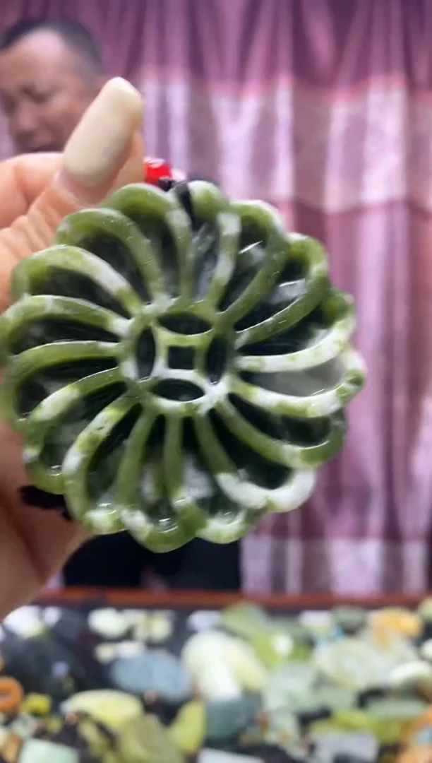 未镶嵌岫玉吊坠