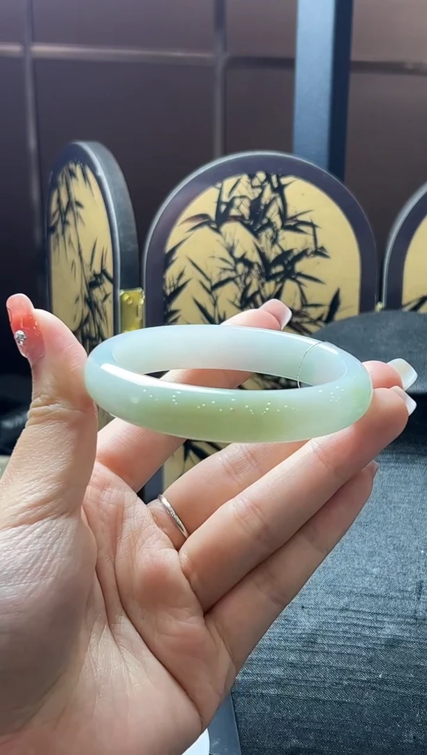 【闪购商品】翡翠手镯未镶嵌手镯（58-59）