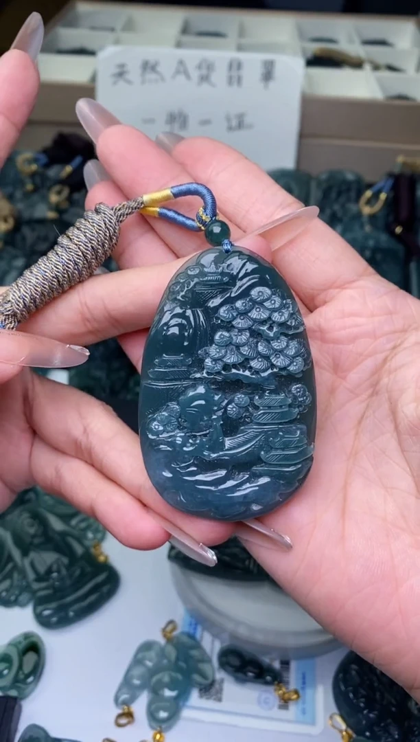 颈饰未镶嵌翡翠