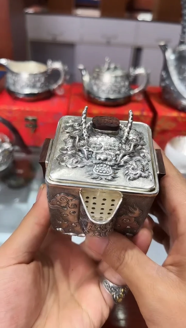 i****t足银999精工手工正龙大师鏨刻四方手抓壶