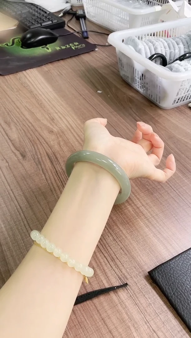 未镶嵌手镯石英质玉284-61