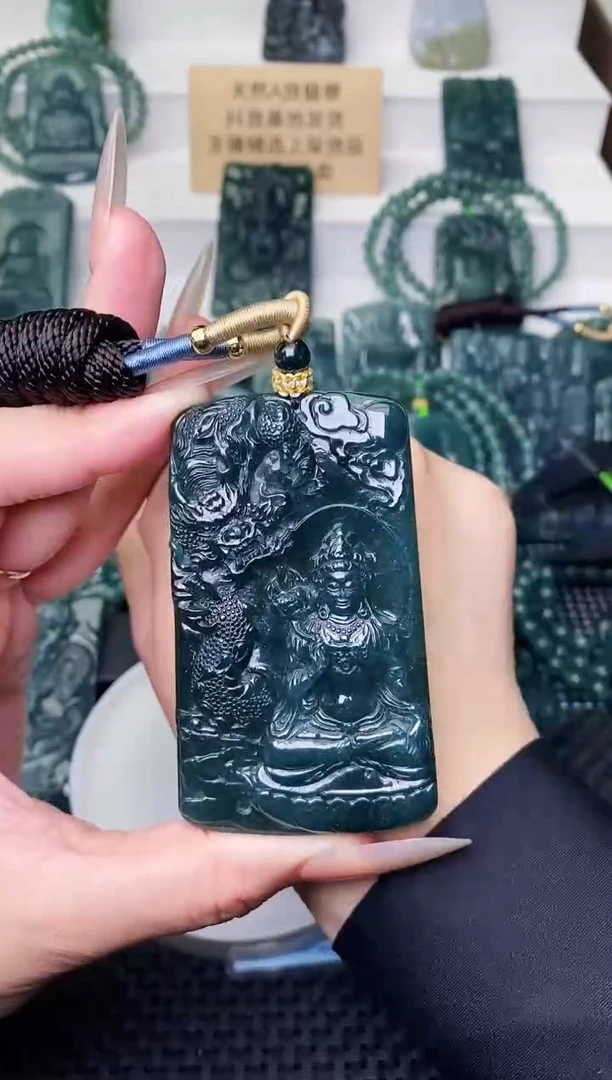 颈饰未镶嵌翡翠