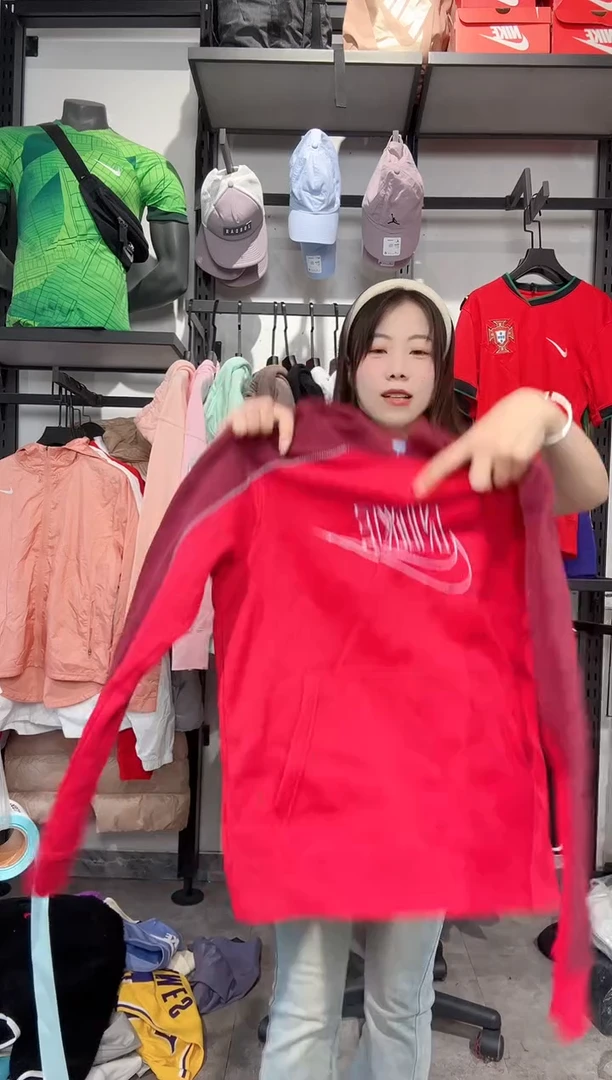 1356   编码 瑕疵款直播间过款为准 尺码  170