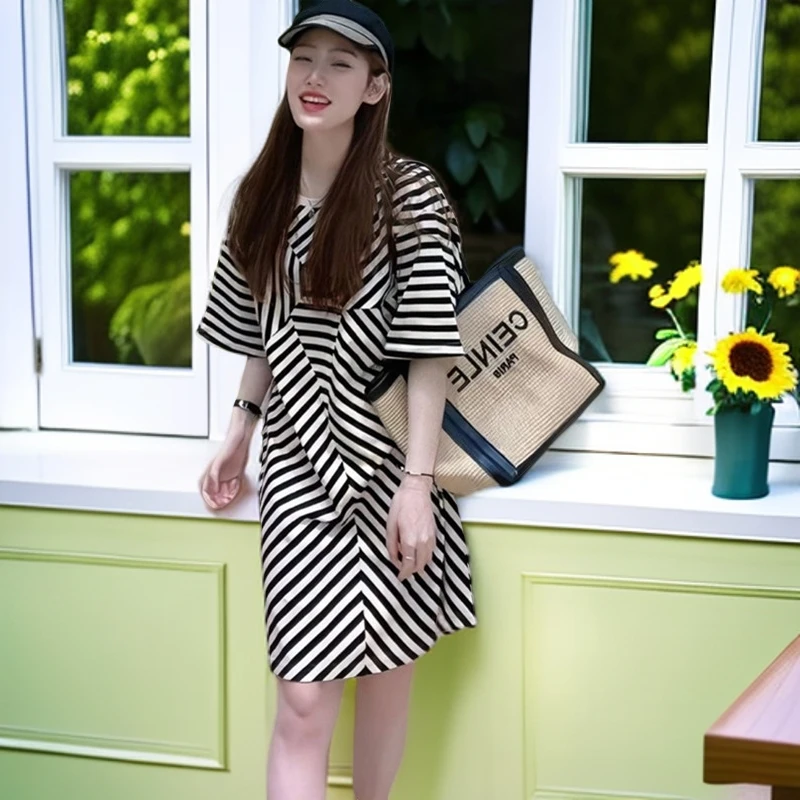 夏季休闲时尚宽松减龄条纹大码显瘦连衣裙赫本风中长款洋气气质裙
