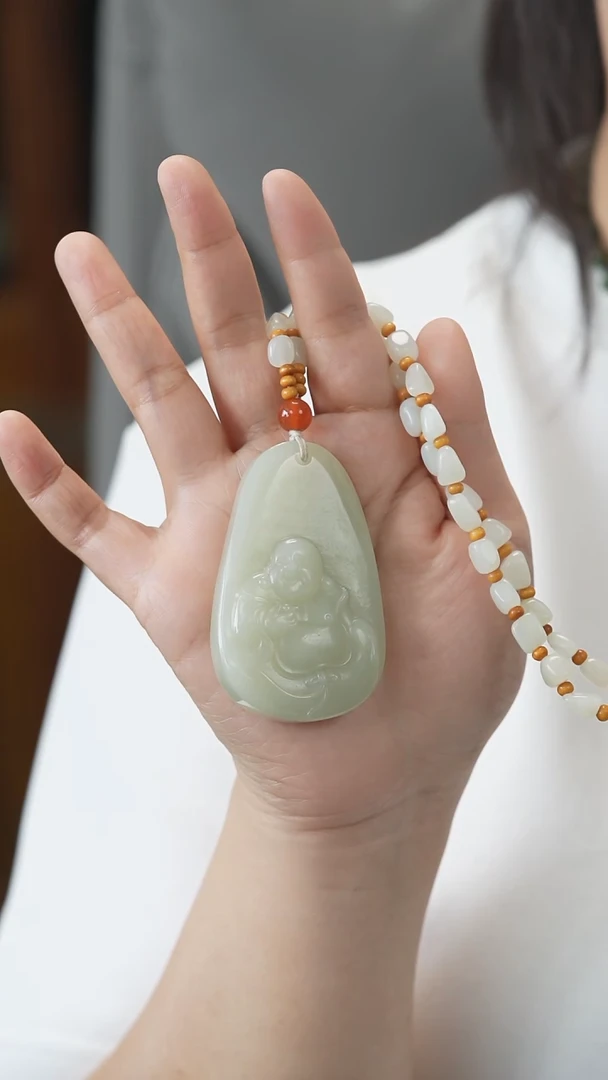 和田玉未镶嵌颈饰佛公