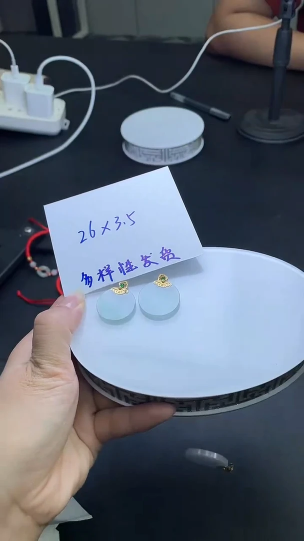 颈饰18K金镶嵌翡翠翡翠无事牌
