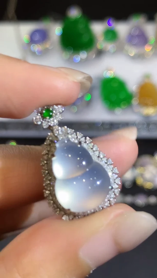 翡翠18K金镶嵌吊坠(不含链)多样性发其一