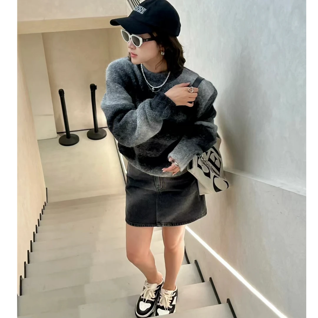 131秋冬新款休闲显瘦渐变套头圆领针织衫