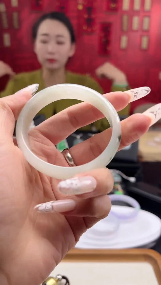 【闪购商品】翡翠手镯未镶嵌手镯