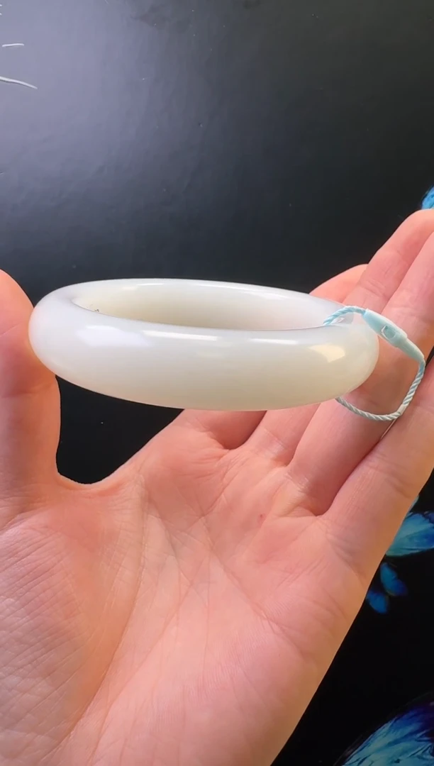 未镶嵌手镯和田玉手镯