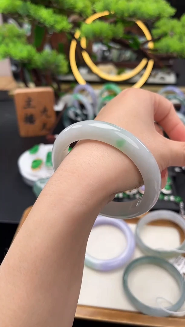 未镶嵌手镯翡翠简*手镯