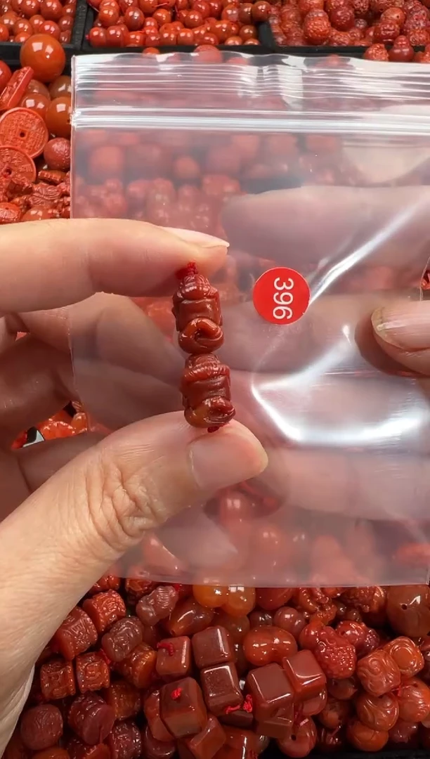 南红玛瑙未镶嵌颈饰1