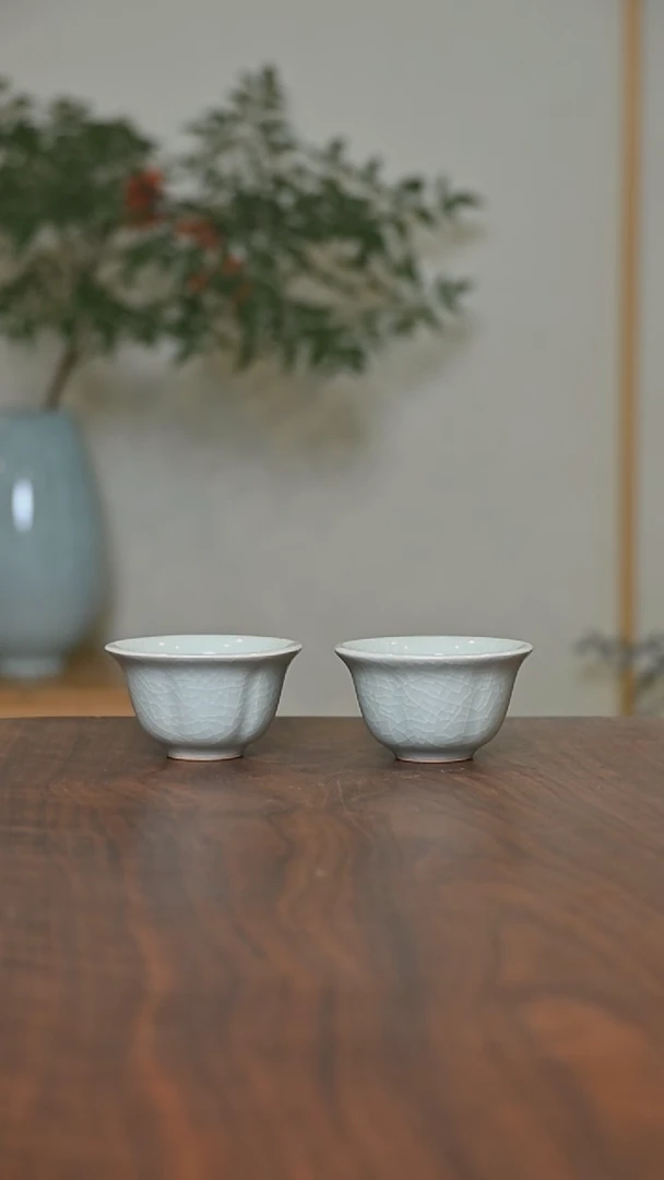 葵口杯2只 粉青釉 微瑕 朱家汝窑款