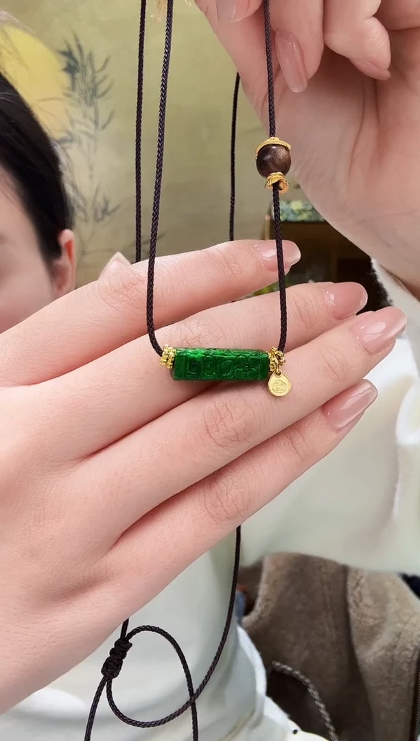 颈饰未镶嵌翡翠吊坠