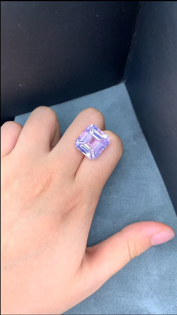 未镶嵌珠宝半成品水晶18.97克拉