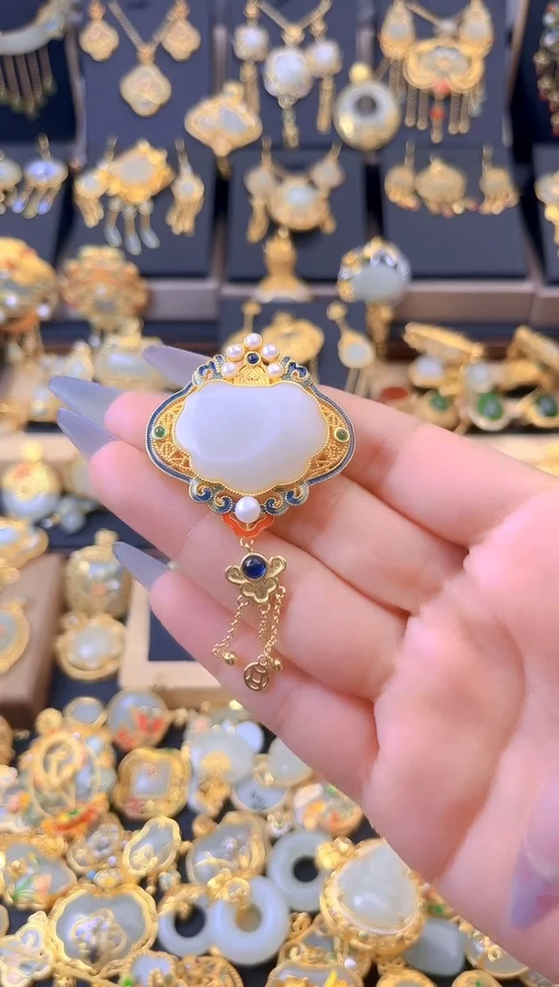 和田玉银S925镀金镶嵌颈饰大如意流苏吊坠