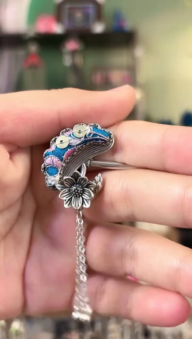 彩云南阁非遗老绣饰品554*