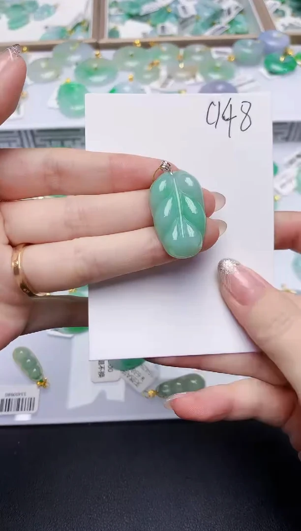 翡翠18K金镶嵌颈饰天然缅甸A货翡翠