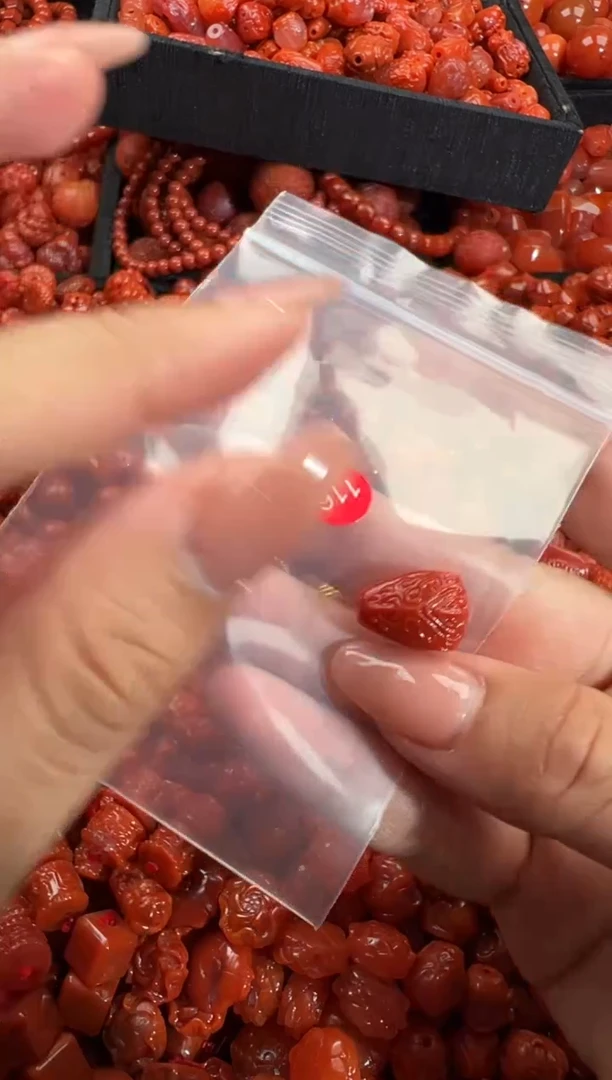 南红玛瑙未镶嵌颈饰1