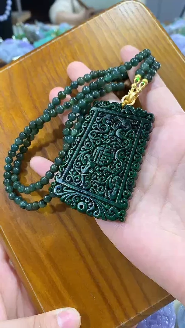 颈饰未镶嵌翡翠吊坠