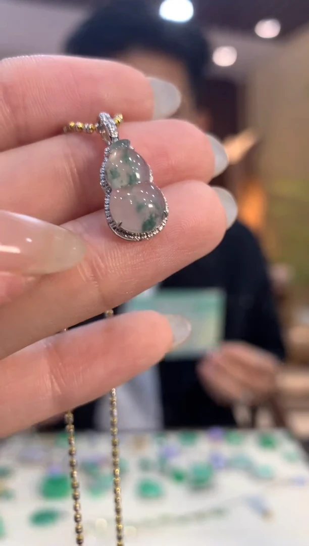 翡翠18K金镶嵌吊坠(不含链)葫芦
